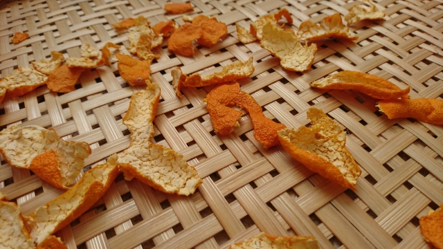 みかんの皮をそのままお風呂に入れても効果あり 干さない場合の注意点 Tasso みかんの皮をそのままお風呂に入れても効果あり 干さない場合の注意点 Tasso