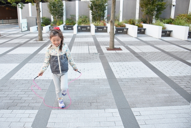 縄跳びの長さの目安は身長 55センチ 簡単な長さの合わせ方も紹介 Tasso